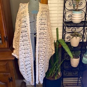 Ivory knitted Boho jacket with scalloped shirt sleeves